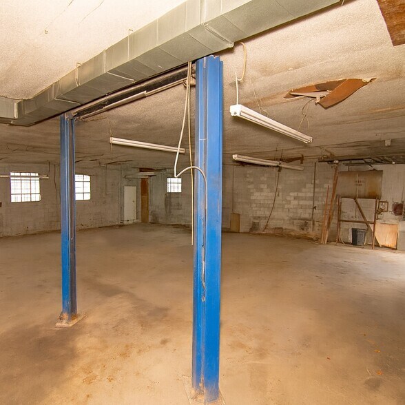 More Photos Of 1002 Guyandotte Ave, Mullens Storefront For Sale