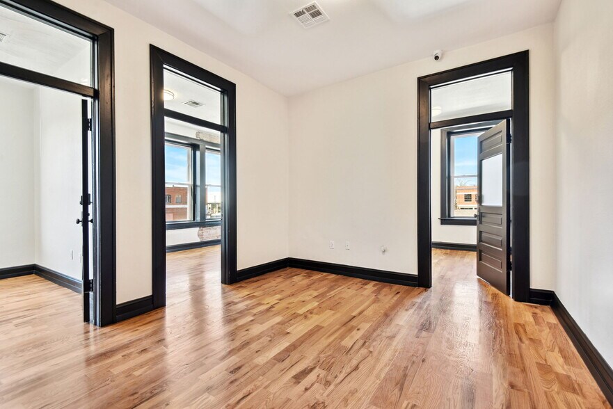 More Photos Of 5 N Park St, Sapulpa Storefront For Lease