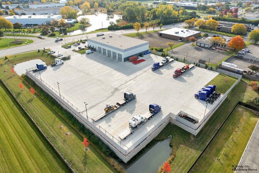 More Photos Of 250 N Schmale Rd, Carol Stream Warehouse For Lease