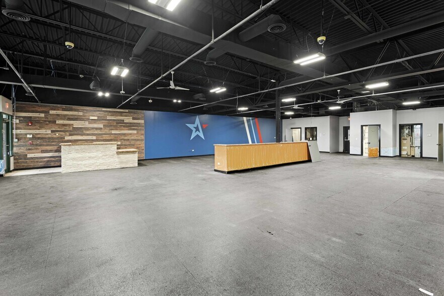 More Photos Of 1111 Dixie Hwy, Beecher Storefront For Sale