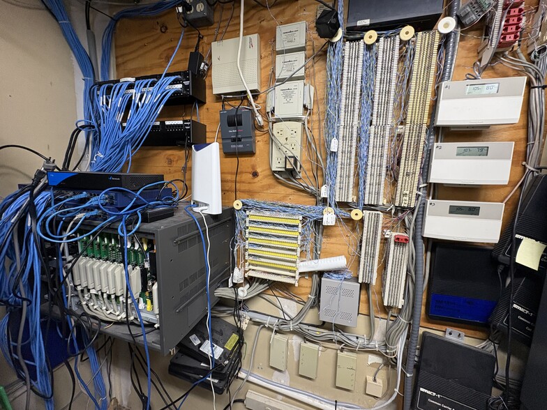 More Photos Of 1425 Sagamore Parkway N, Lafayette Office For Lease