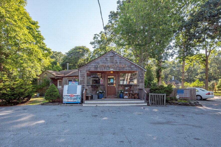 More Photos Of 472 Old Stone Hwy, East Hampton Storefront Retail Residential For Sale
