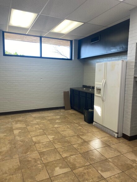 More Photos Of 111 NE 26th St, Oklahoma City Office For Lease