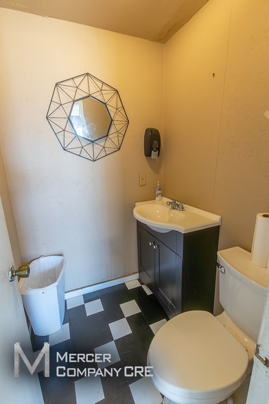 More Photos Of 440-460 N Rockwell Ave, Oklahoma City Unknown For Lease