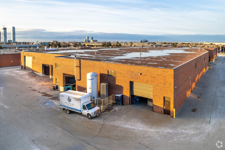 More Photos Of 633 Edgeley Blvd, Vaughan Warehouse For Lease