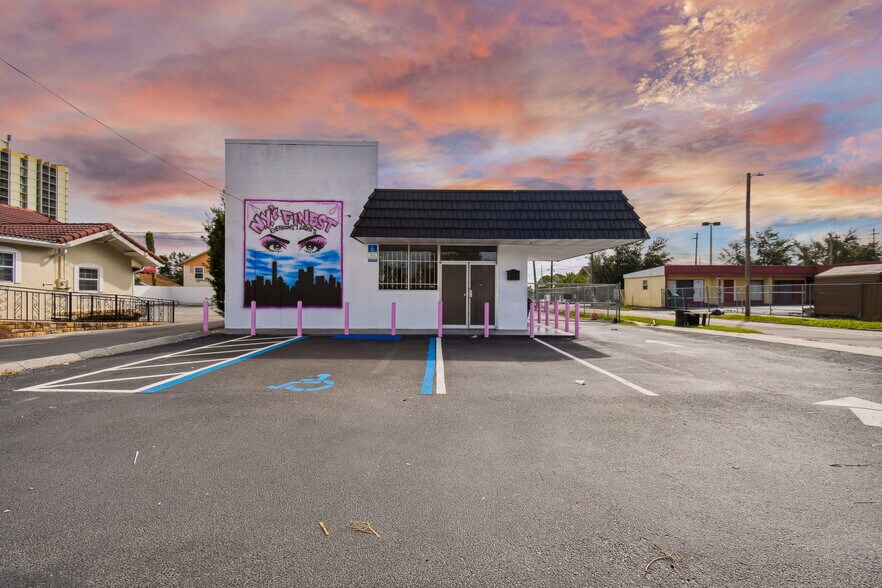 More Photos Of 1006 6th St NW, Winter Haven Freestanding For Lease