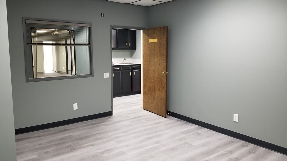 More Photos Of 2810 N Lima St, Burbank Light Manufacturing For Lease