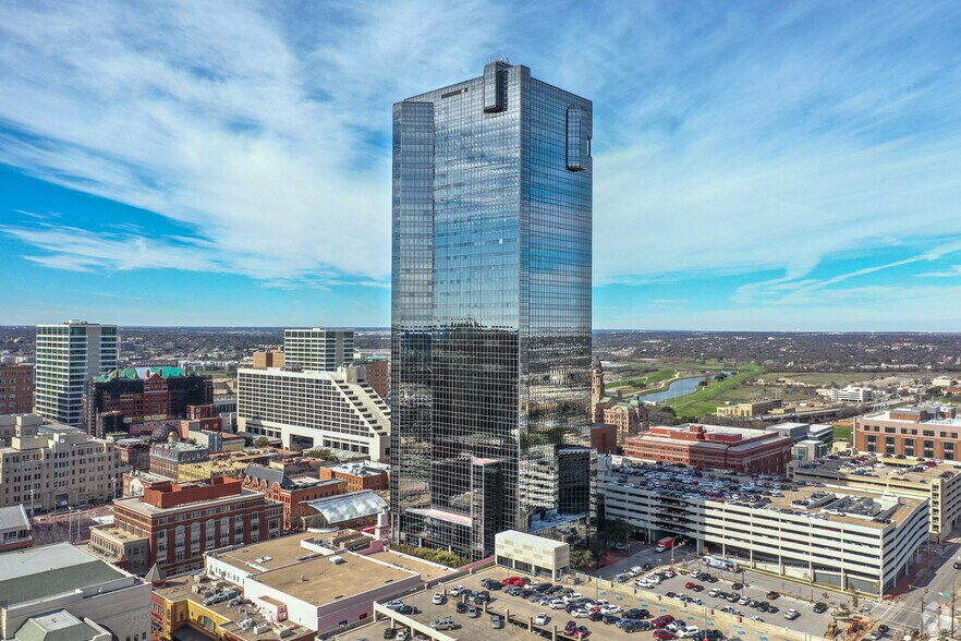 More Photos Of 301 Commerce St, Fort Worth Office For Lease