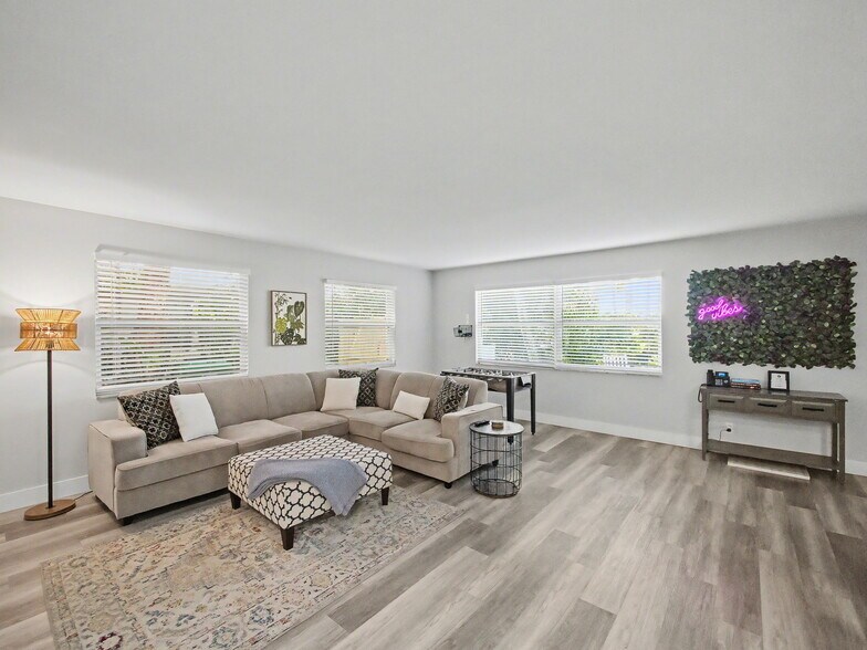 More Photos Of 112 Claremont Ln, Palm Beach Shores Apartments For Sale