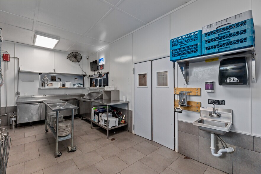 More Photos Of 206 W Spruce St, Gillespie Religious Facility For Sale