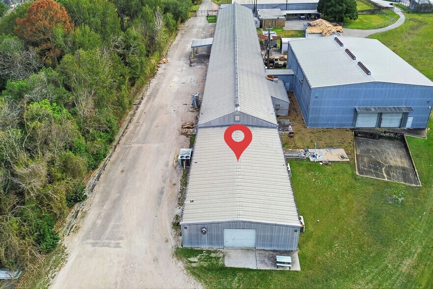 More Photos Of 13025 Fadeway ln, Houston Industrial For Lease