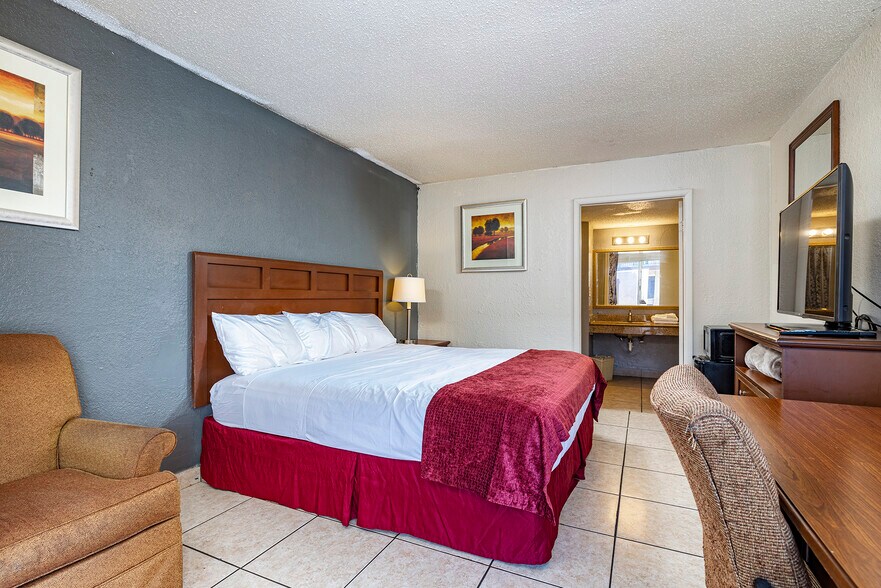 More Photos Of 11736 US Highway 19, Port Richey Hotel For Sale