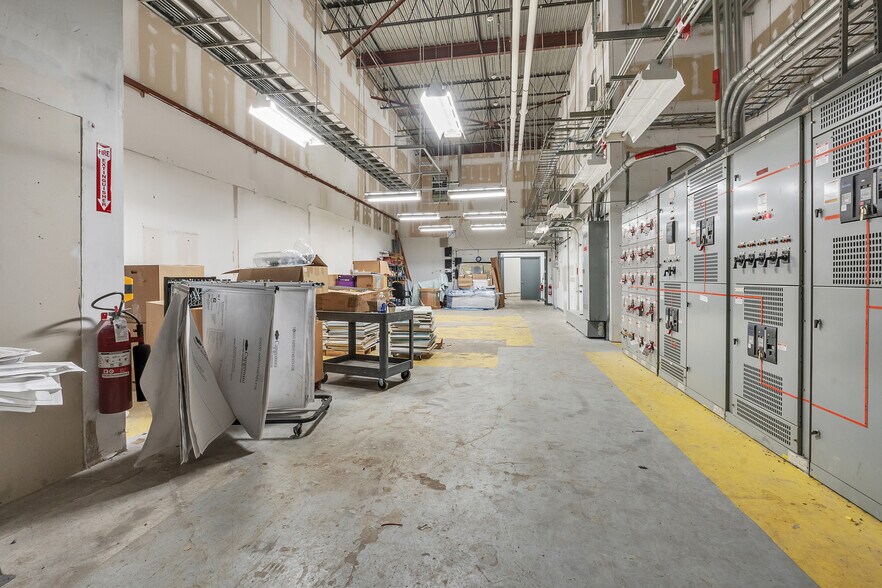 More Photos Of 45 Bartlett St, Marlborough Light Manufacturing For Lease