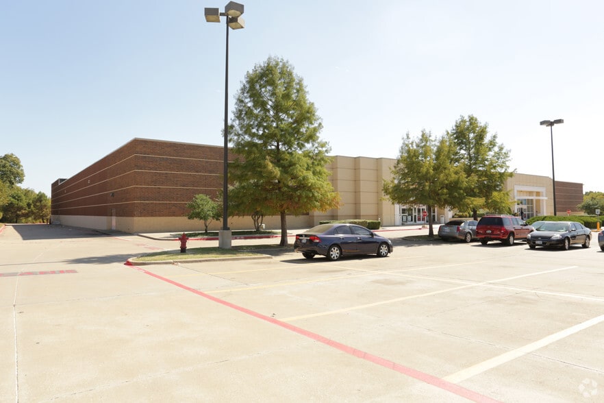 More Photos Of 3865 S Carrier Pky, Grand Prairie Freestanding For Sale