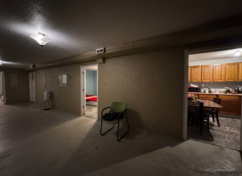 More Photos Of 1221 Overland Ave, Burley Storefront For Sale