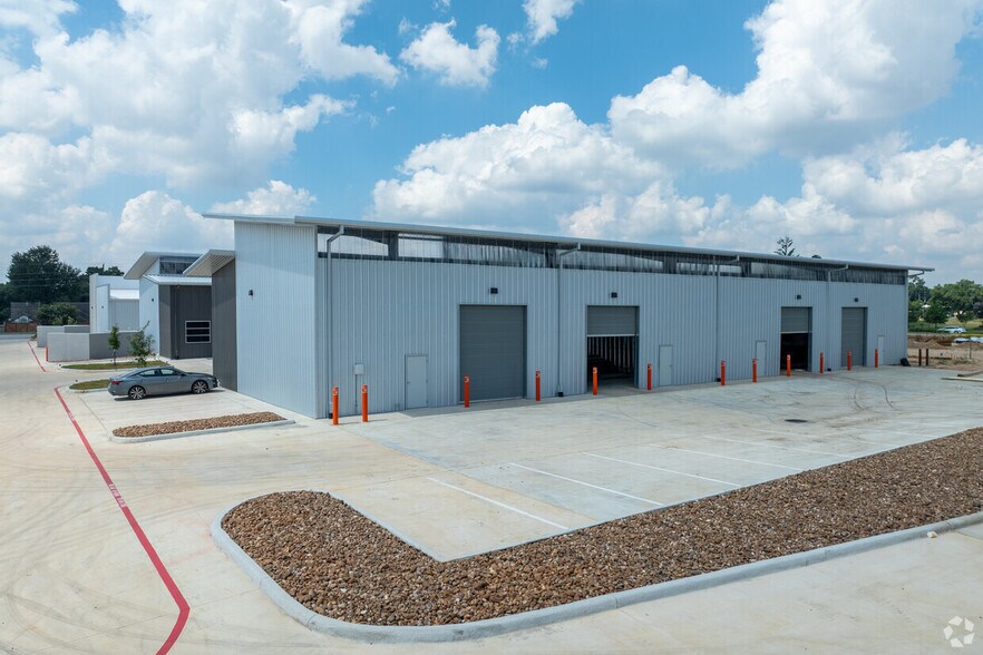 More Photos Of 3340 Spring Stuebner, Spring Unknown For Lease