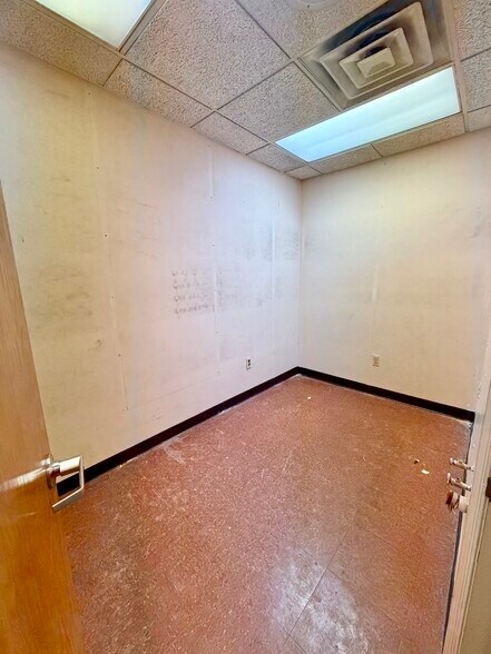 More Photos Of 853-855 Grove St. st, Irvington Healthcare For Lease