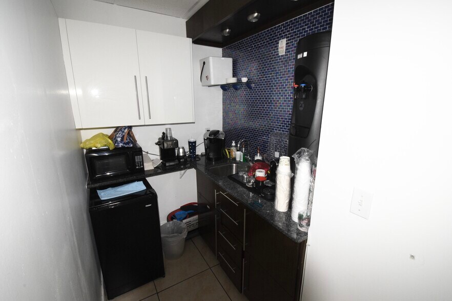 More Photos Of 12595 SW 137th Ave, Miami Office Residential For Lease