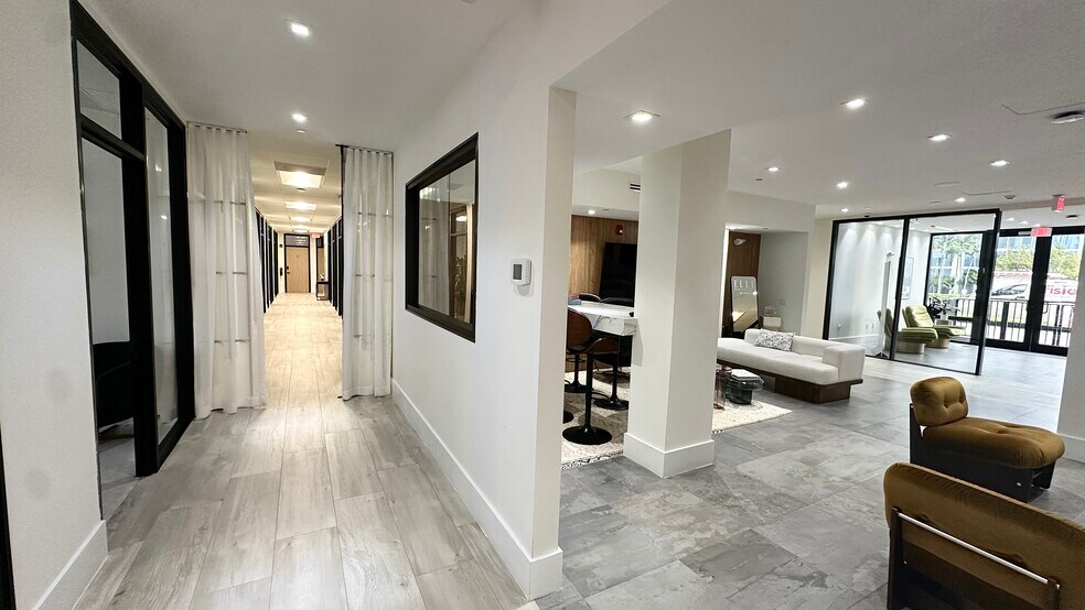 More Photos Of 600 NE 36th St, Miami Apartments For Lease