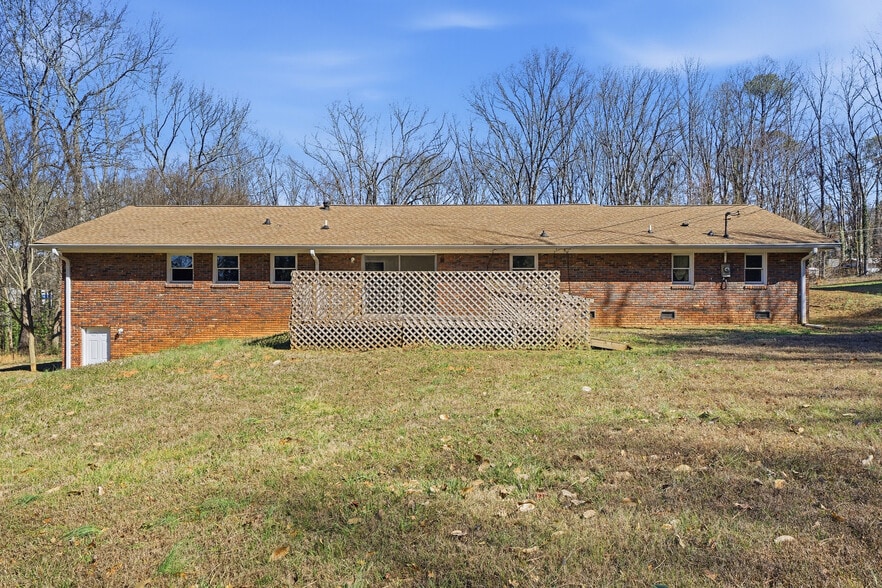 More Photos Of 2239 Scenic Dr, Snellville Office For Sale