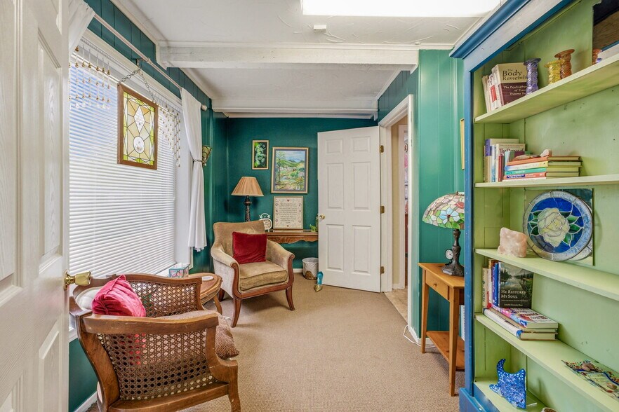 More Photos Of 416 S Morgan St, Granbury Office For Sale