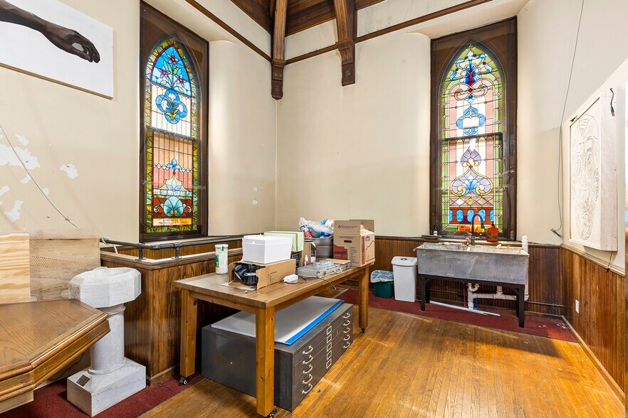 More Photos Of 2460 Mount rd, Aston Township Movie Radio TVStudio For Sale