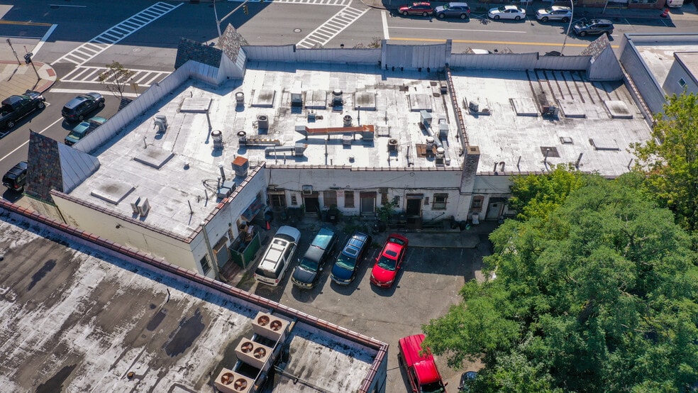 More Photos Of 90-102 E Post Rd, White Plains Freestanding For Lease