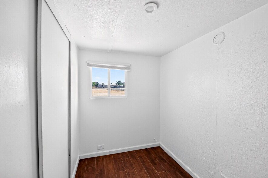 More Photos Of 11398 Bartlett Ave, Adelanto Contractor Storage Yard For Sale
