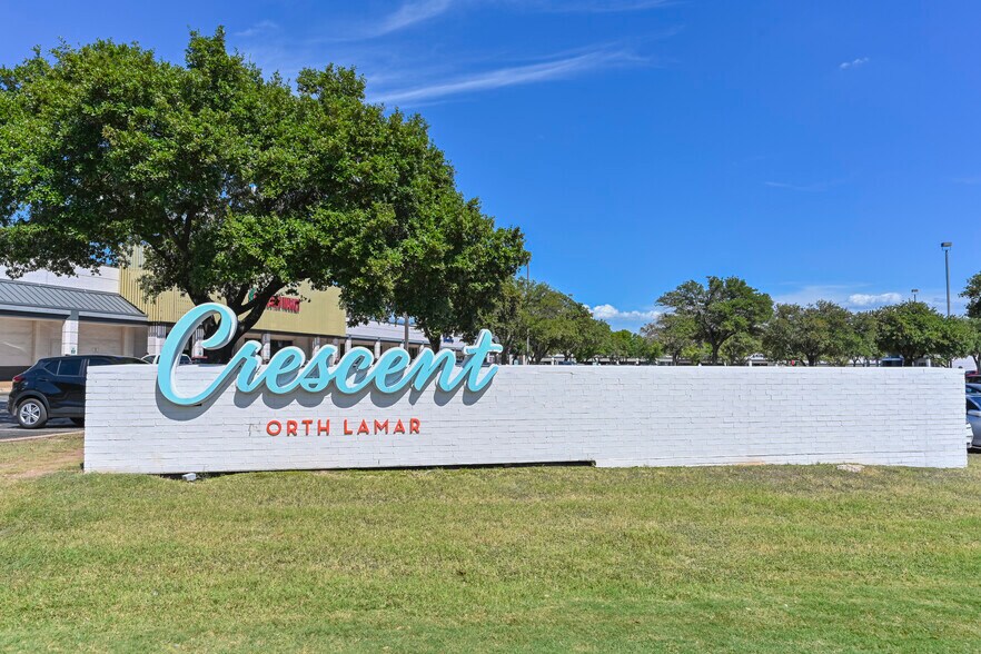 More Photos Of 6929 Airport Blvd, Austin Unknown For Lease