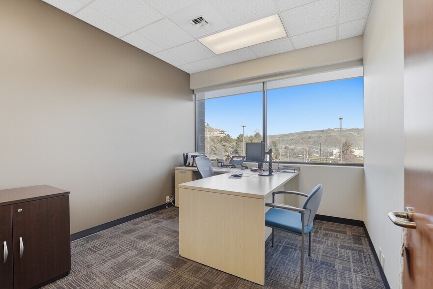 More Photos Of 3911 Castlevale Rd, Yakima Office For Lease