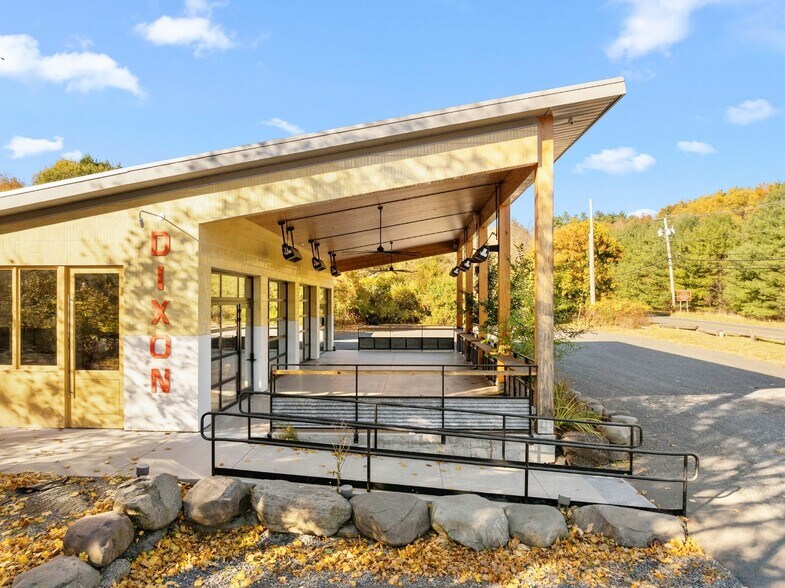 More Photos Of 261 Tinker St, Woodstock Restaurant For Sale