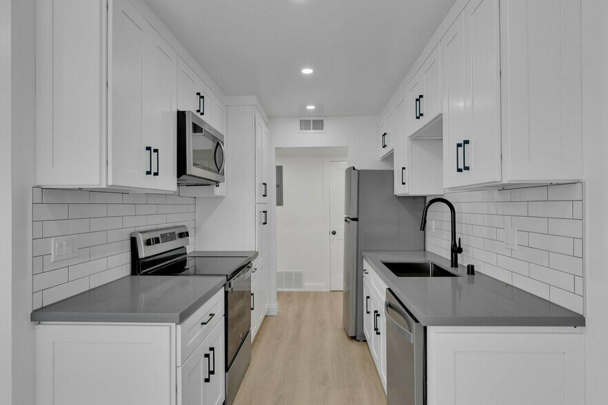 More Photos Of 262 Hanover Ave, Oakland Apartments For Sale