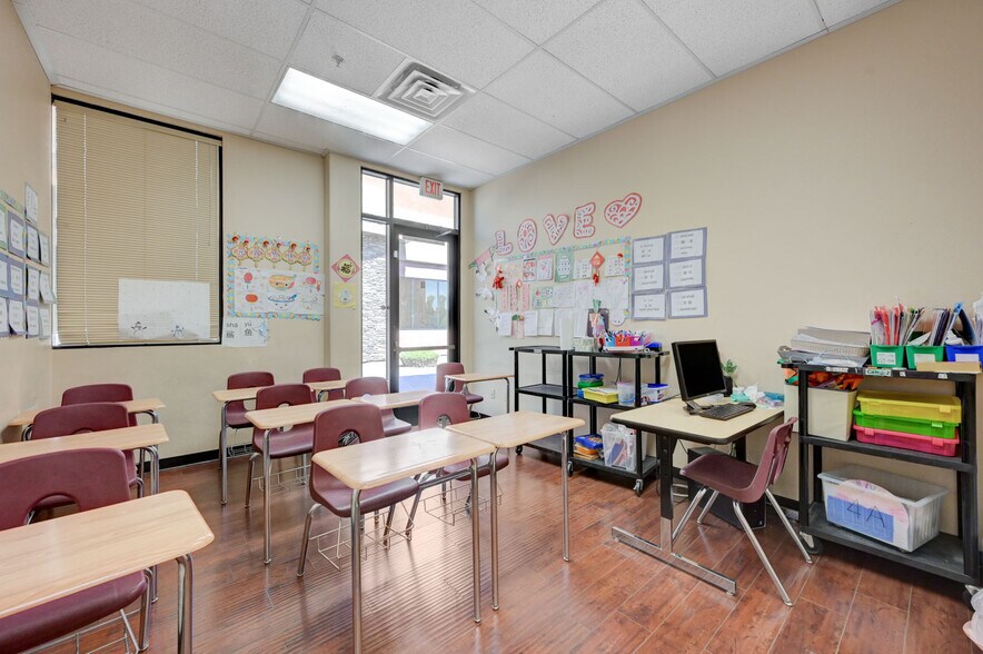 More Photos Of 6284 Spring Mountain Rd, Las Vegas Office For Sale