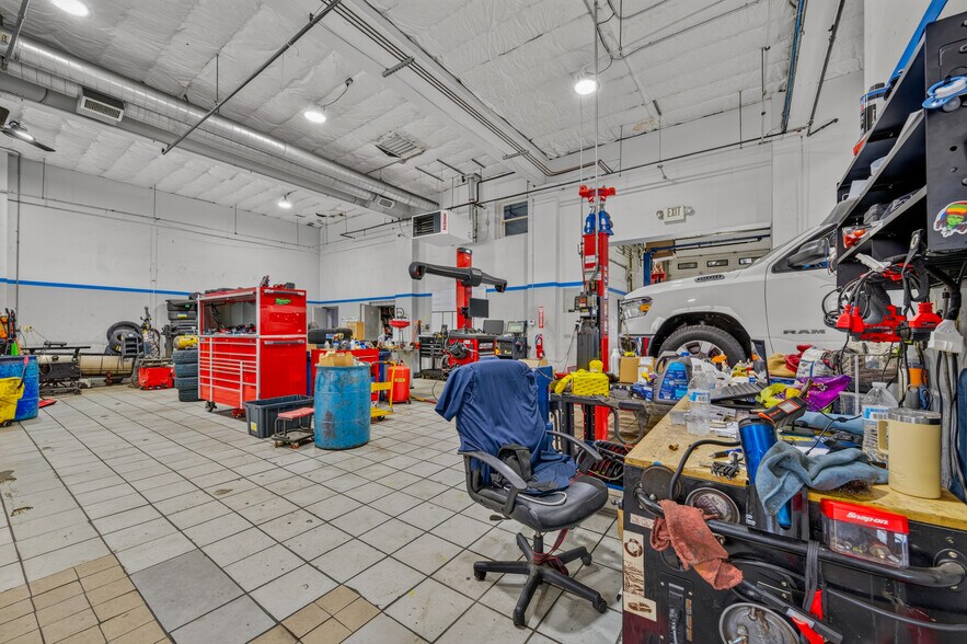 More Photos Of 708 N 18th St, Allentown Auto Repair For Lease