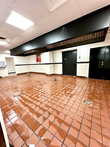 More Photos Of 2332 Townsend Rd, Woodstock Light Distribution For Sale