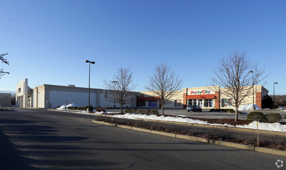More Photos Of 231-251 Highland Ave, Seekonk General Retail For Lease