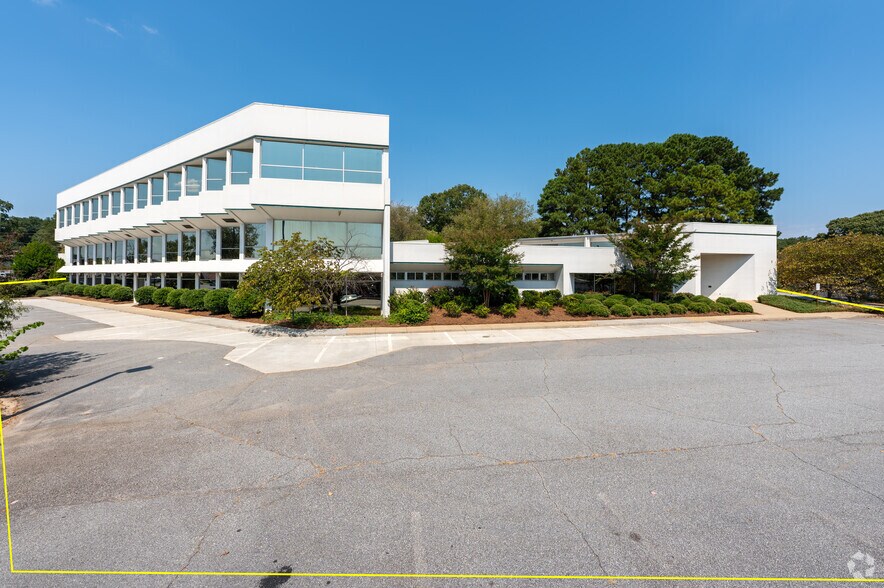 More Photos Of 325 S Fairground St, Marietta Office For Sale