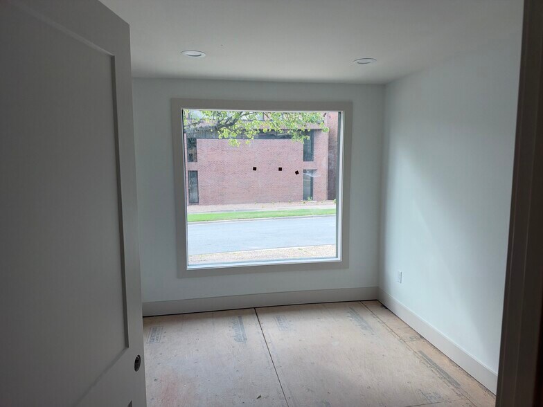More Photos Of 5623 R St, Little Rock Office For Lease