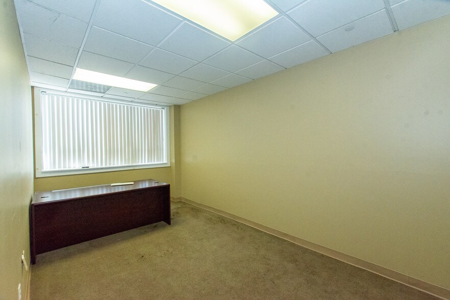 More Photos Of 975-977 Saratoga St, Boston Storefront Retail Office For Lease