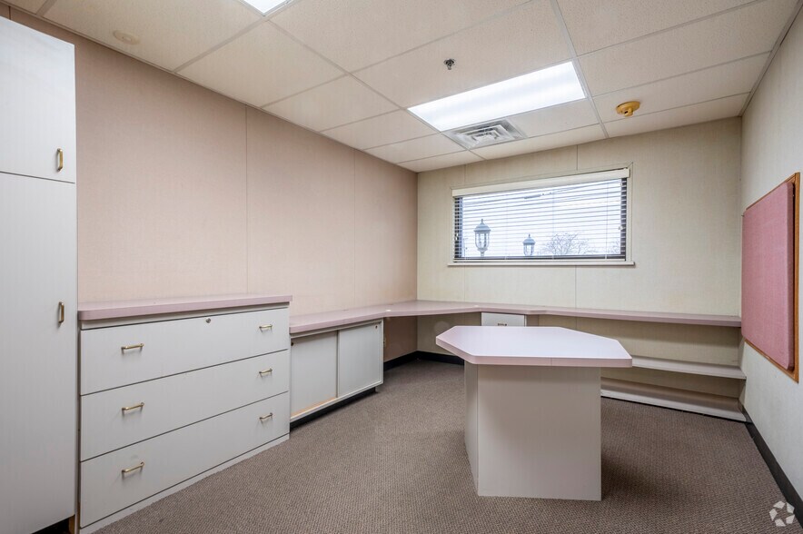 More Photos Of 1741 Adel St, Janesville Warehouse For Lease