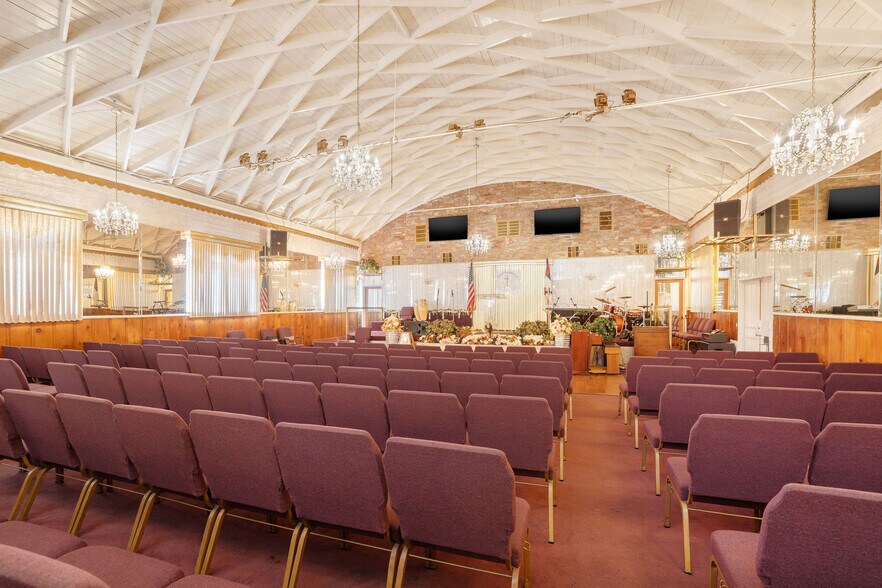 More Photos Of 8461 S San Pedro St, Los Angeles Religious Facility For Sale