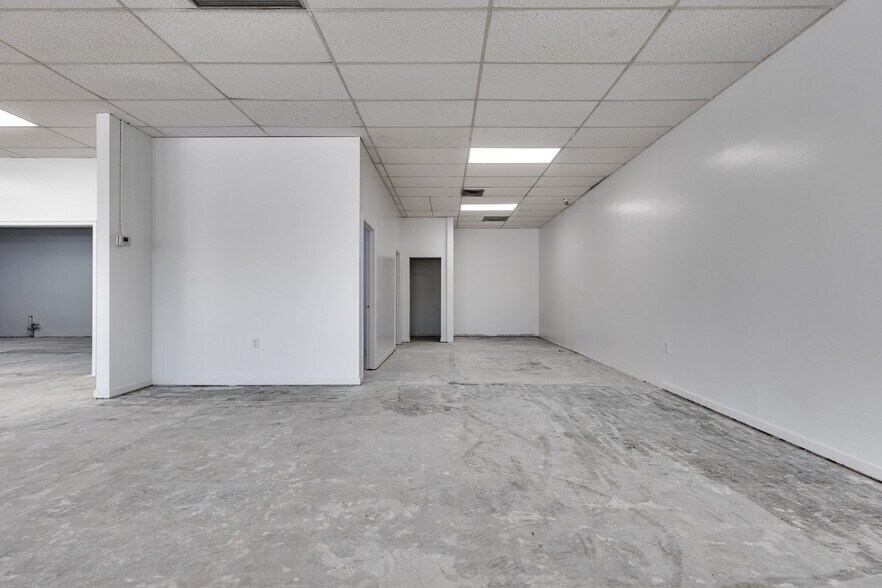 More Photos Of 2698 N University Dr, Fort Lauderdale Freestanding For Lease