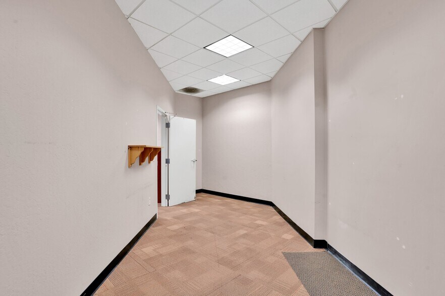 More Photos Of 780 Laurel St, San Carlos Bank For Lease