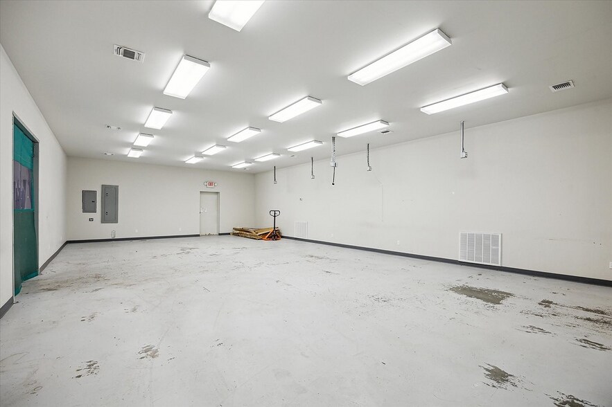 More Photos Of 920 Front St, Columbus Warehouse For Sale