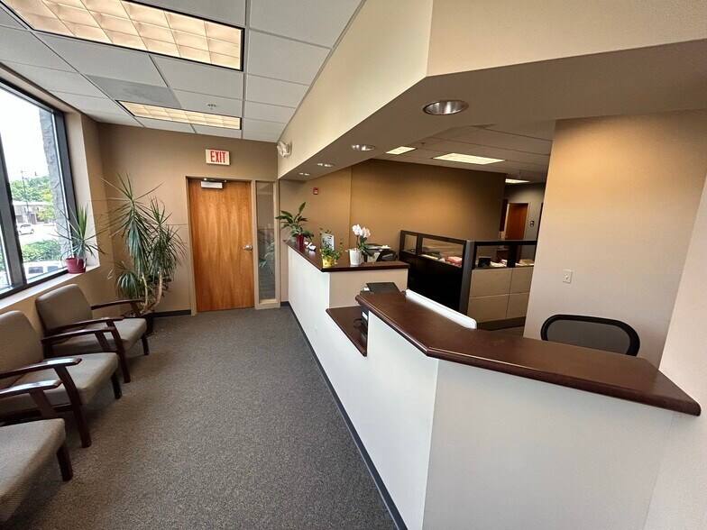 More Photos Of 5901 Dempster St, Morton Grove Office For Sale