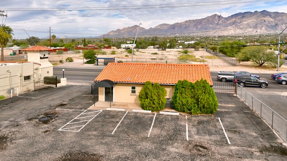 More Photos Of 3854 E Fort Lowell Rd, Tucson Freestanding For Sale