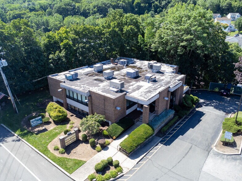 More Photos Of 171 Ramapo Rd, Garnerville Office For Lease