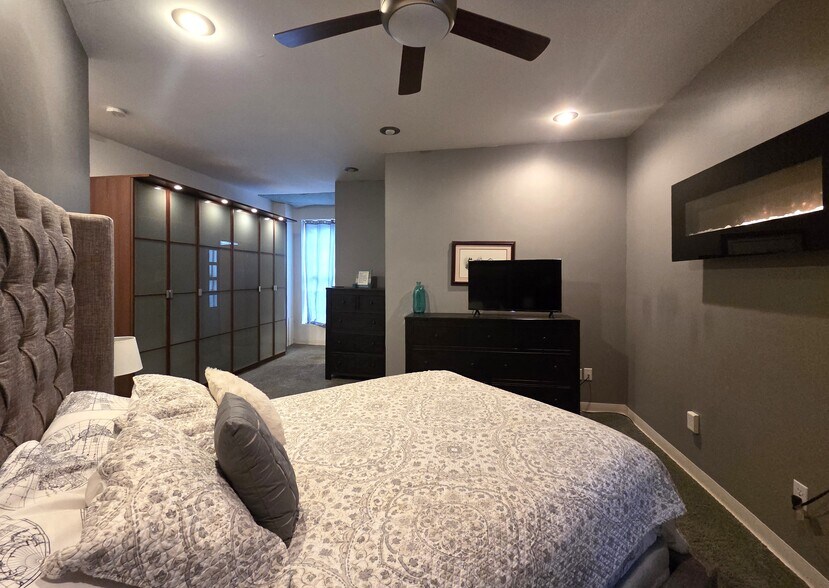 More Photos Of 14 E 3rd St, Jamestown Flex For Sale