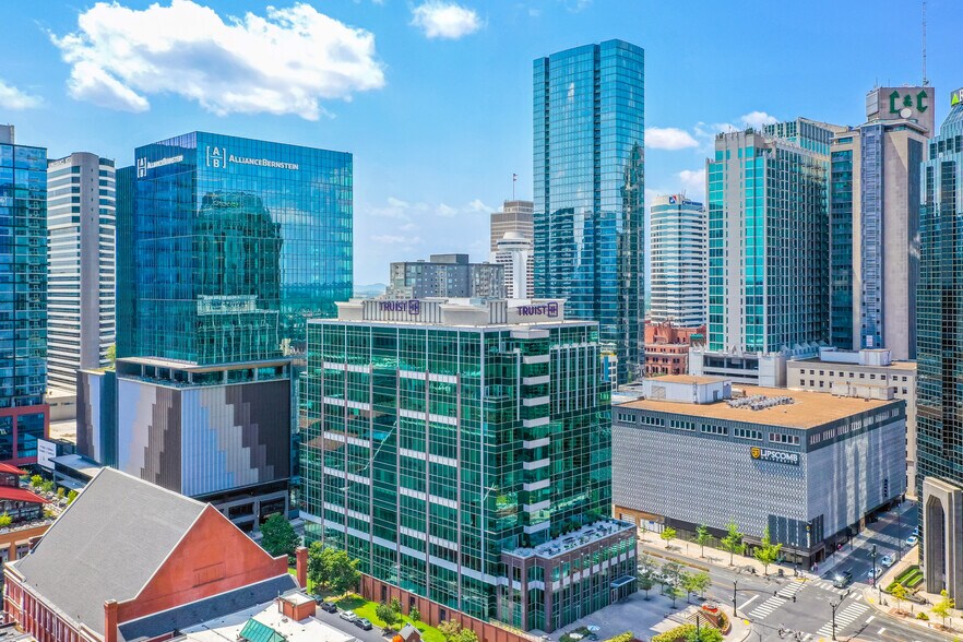 More Photos Of 401 Commerce St, Nashville Office For Sale