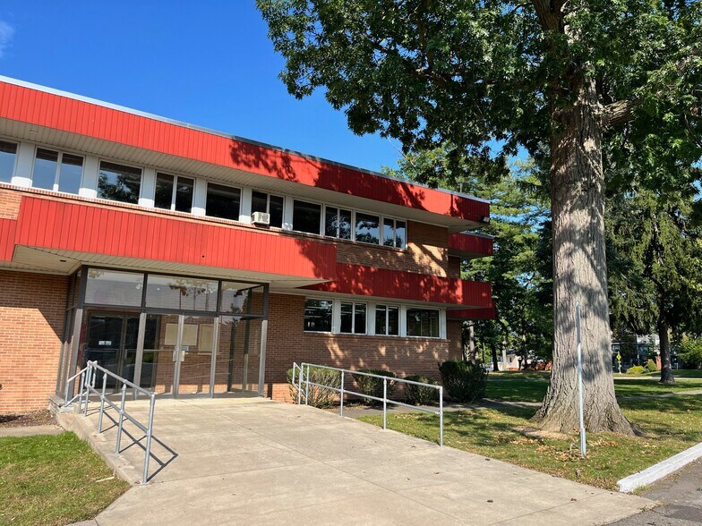 More Photos Of 400 Riverside Dr, Johnson City Specialty For Lease